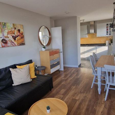 Beautiful 3-Bedroom Flat With Stunning Views Londra Dış mekan fotoğraf